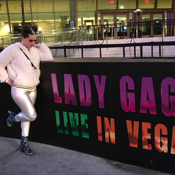 Meet your Posher, Mallory - Picture 1 of 5